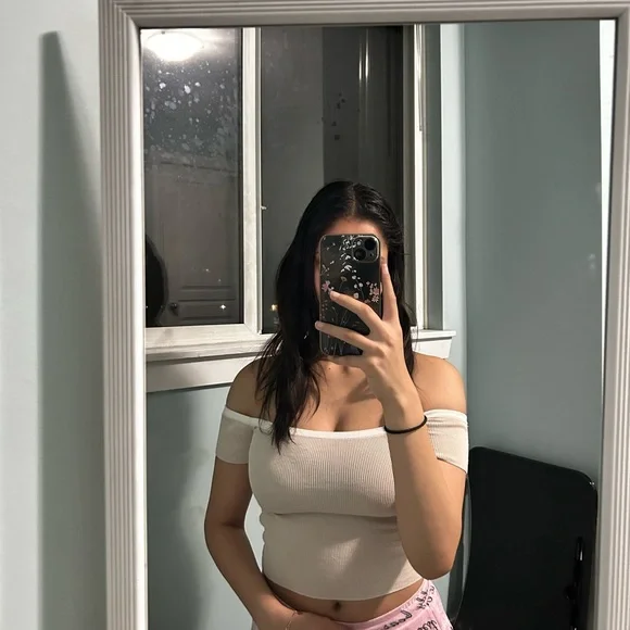 off shoulder top - Picture 1 of 4